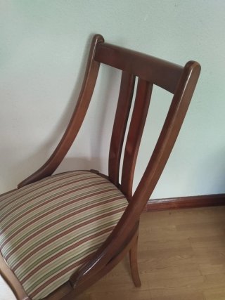 Seis sillas de comedor de madera