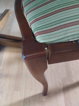 Seis sillas de comedor de madera