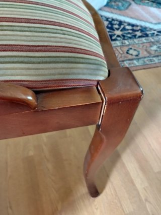 Seis sillas de comedor de madera