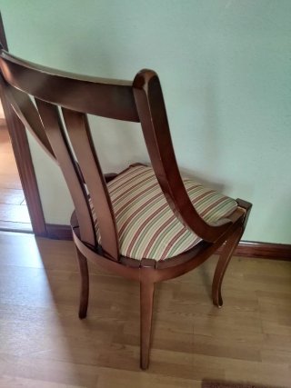 Seis sillas de comedor de madera