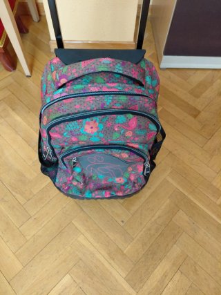 Mochila Totto con ruedas y estampado floral