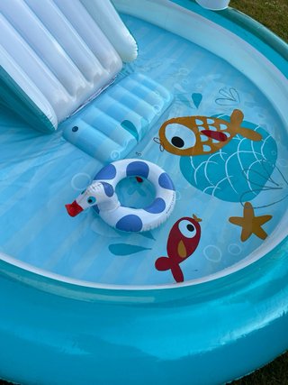 Piscina hinchable infantil con tobogán