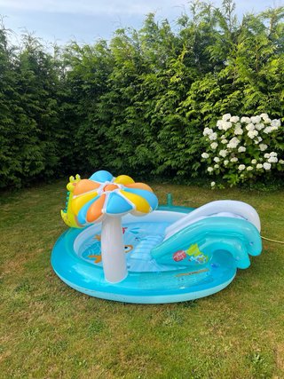 Piscina hinchable infantil con tobogán