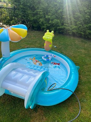 Piscina hinchable infantil con tobogán