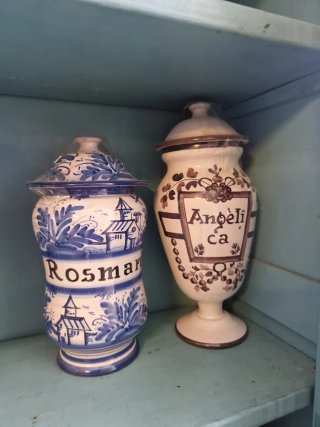 Conjunto de Alberos de farmacia cerámica catalana