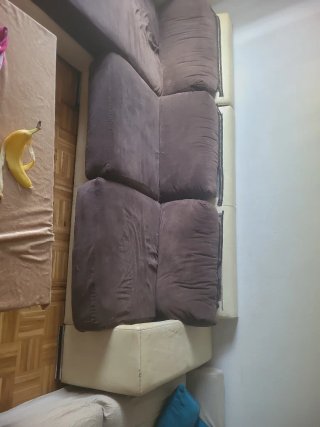 Sofá chaise longue beige y marrón