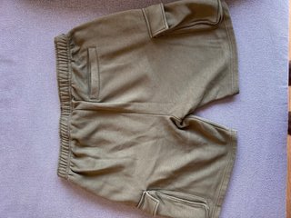 Bermuda jogger verde oliva
