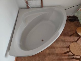 Bañera de esquina acrílica blanca