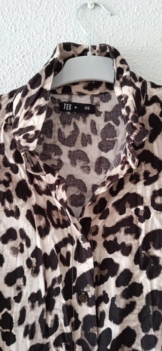 Vestido estampado leopardo beige y negro