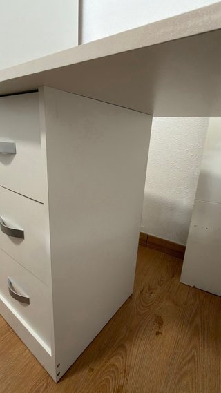 Escritorio blanco 3 cajones + estantería