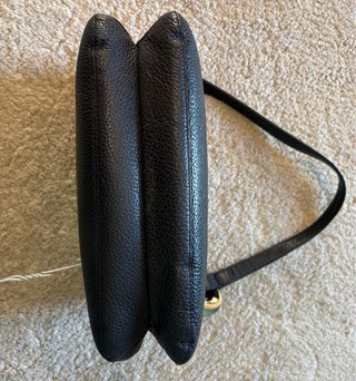 Borsa a spalla Furla in pelle martellata nera
