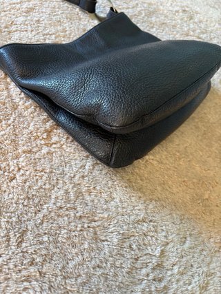 Borsa a spalla Furla in pelle martellata nera