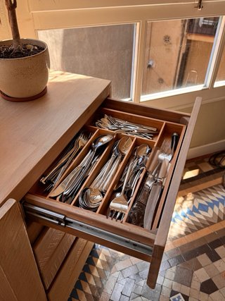 Cómoda de madera maciza