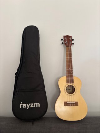 Ukelele Rayzm con funda