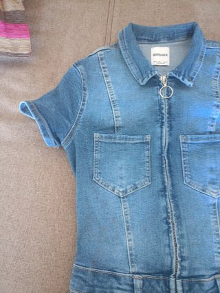 Mono vaquero corto Bershka
