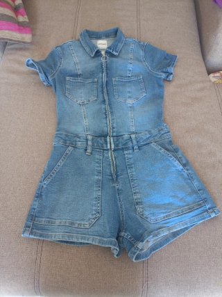 Mono vaquero corto Bershka
