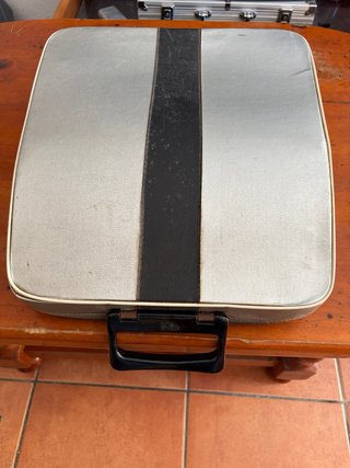 Máquina de escribir Olivetti Lettera DL con maletí