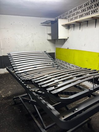 Cama eléctrica articulada metálica