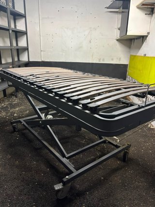 Cama eléctrica articulada metálica