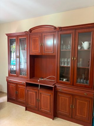 Mueble de salón madera y cristal