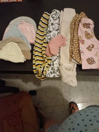 Minicuna para bebé, con dos fundas más ropita.