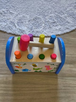 Juguete Montessori Martillo y Bolos
