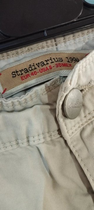 Pantalón corto beige Stradivarius