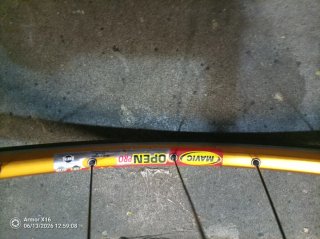 Rueda delantera Mavic dorada