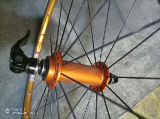 Rueda delantera Mavic dorada