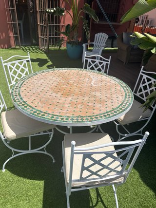 Tavolo in ferro battuto con ceramica e 5 sedie