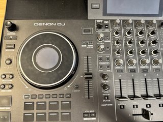 Controladora Denon DJ SC Live 4 + Decksaver