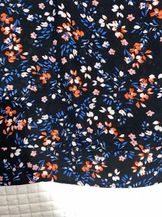 Blusa tirantes negra flores naranjas y azul