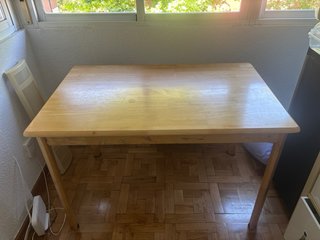Mesa de comedor de madera