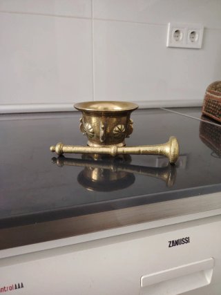 Almirez antiguo de bronce