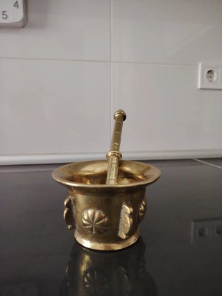 Almirez antiguo de bronce