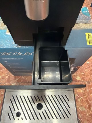 Cafetera Cecotec Compacta Cremmaet superautomatica