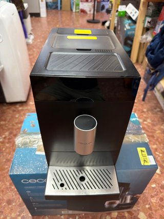 Cafetera Cecotec Compacta Cremmaet superautomatica