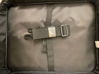 Maletín portátil 15,6” negro con correa