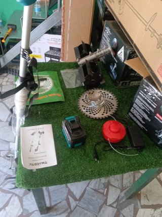 Decespugliatore a batteria 88V