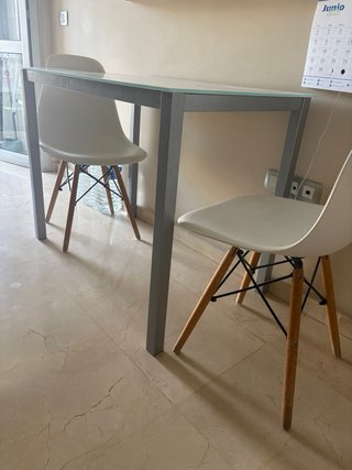 Mesa de cocina + 2 sillas