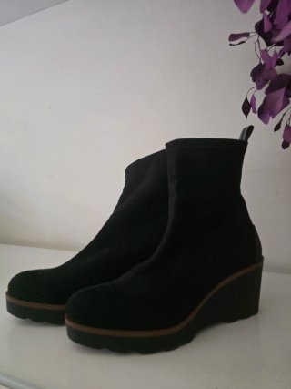 Botines negros, impecables