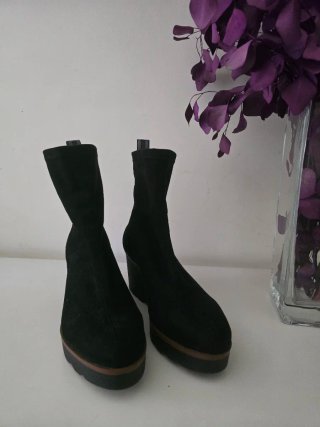 Botines negros, impecables