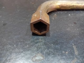 LLAVE DE RUEDA VOLKSWAGEN