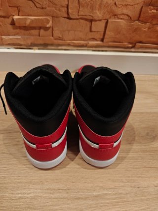 Zapatillas Air Jordan 1 Mid Rojo Negro