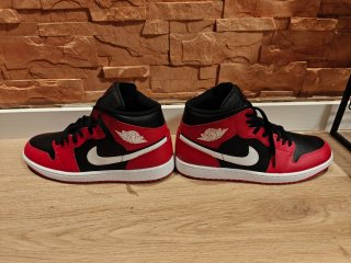 Zapatillas Air Jordan 1 Mid Rojo Negro