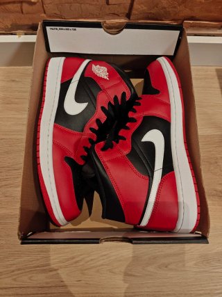 Zapatillas Air Jordan 1 Mid Rojo Negro