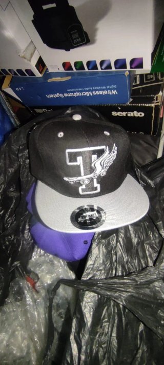 Gorra New Era YMCMB Negra y Gris