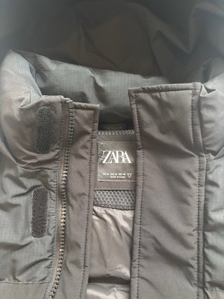 Chaleco acolchado Zara con capucha