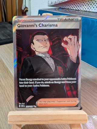 Giovanni's Charisma (MEW 197) Carta Pokémon