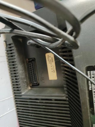 Televisor Grundig + Lote VHS Años 90